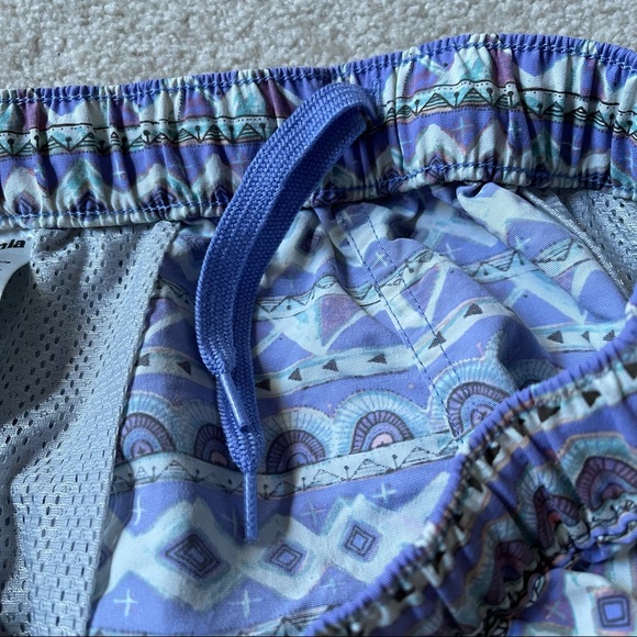 Patagonia Barely Baggie Lavender Floral Geometric Print Shorts. Size Small - Picture 7 of 9